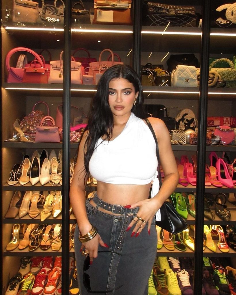 Kylie Jenner Pairs A Nude Bra With The Viral Unbuttoned Jeans Trend While Showing Off Her Purse