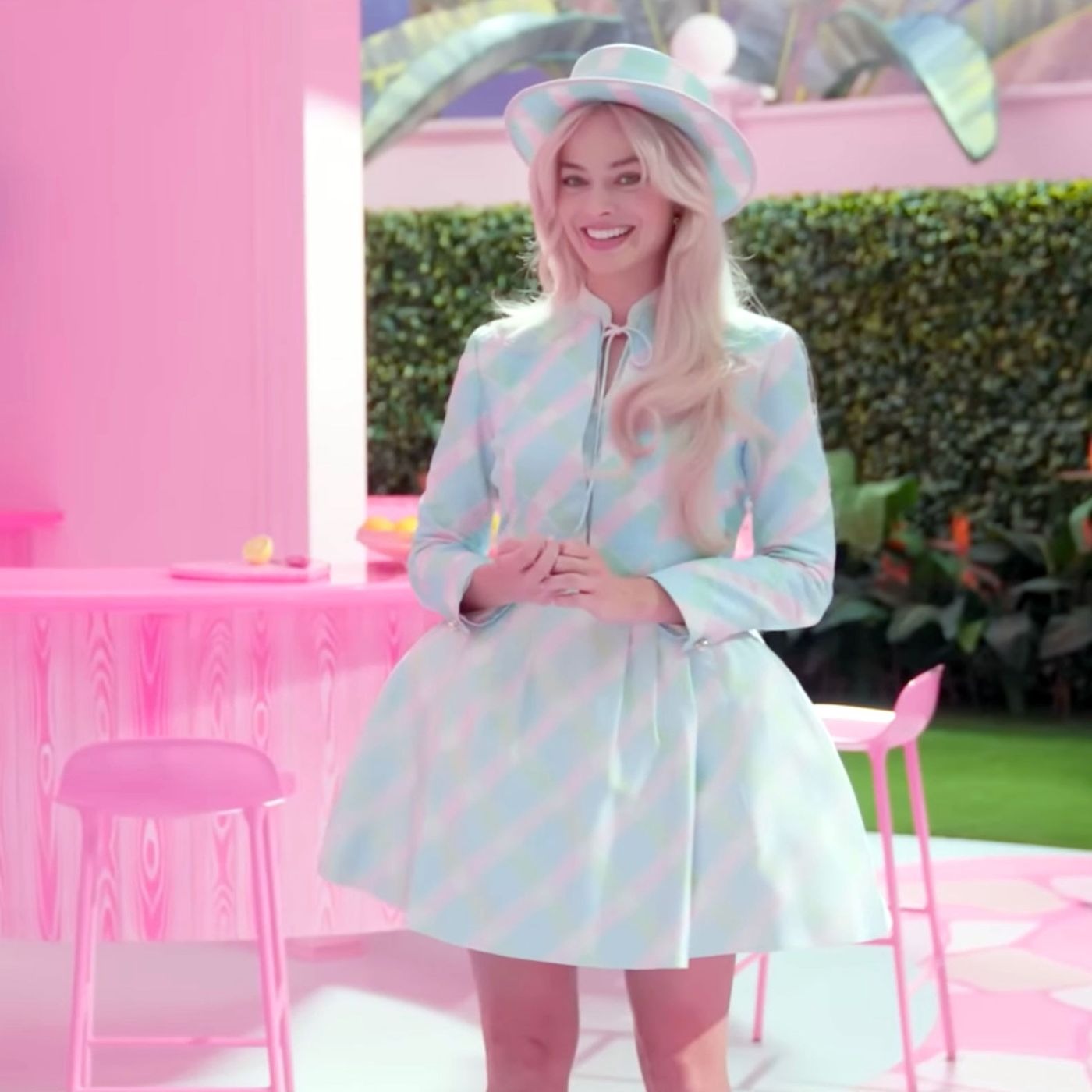 Margot Robbie Takes You Inside The Barbie Dreamhouse | Architectural Digest